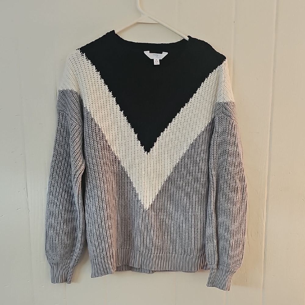 Time and Tru Black and White Crew Neck Sweater with Geometric Design